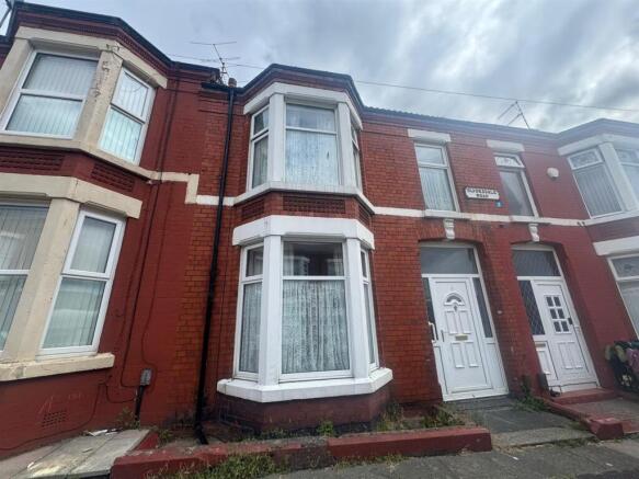 3 bed property, in Clydesdale Road, £130,000