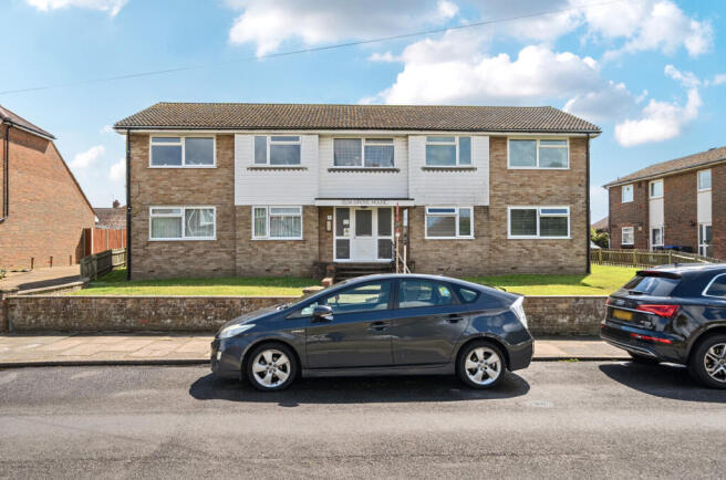 1 bed property, in Elm Grove, £175,000