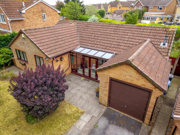 3 bed property, in Baverstock Close, £325,000