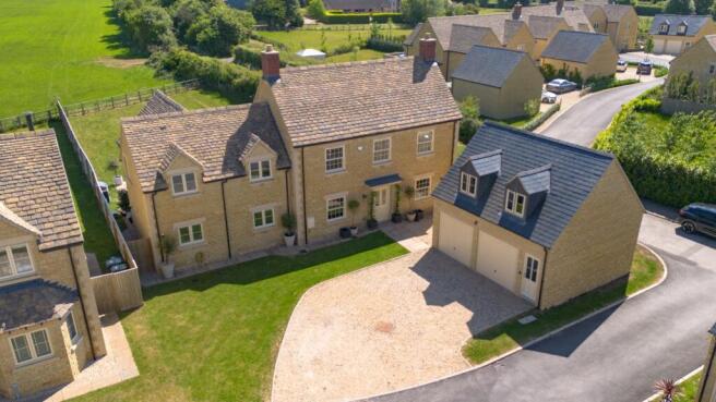 4 bed property, in The Paddocks, £1,500,000