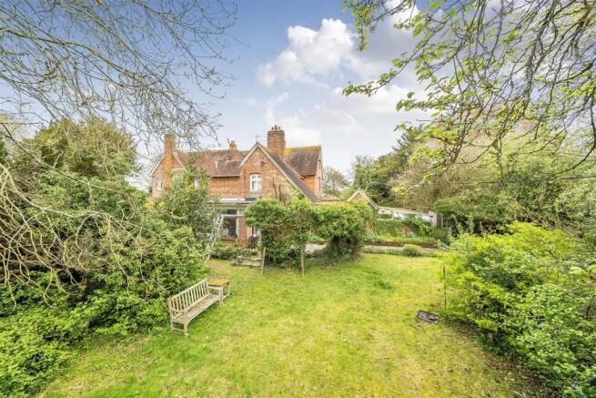 7 bed property, in Church Road, £395,000