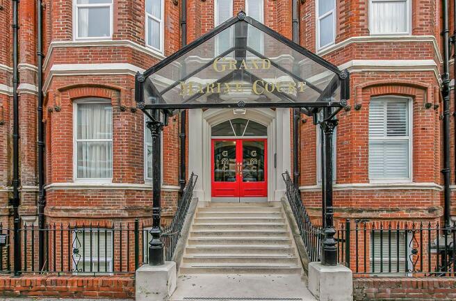2 bed property, in Flat 31 Grand Marine Court, £85,000
