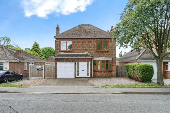 3 bed property, in West Elloe Avenue, £300,000