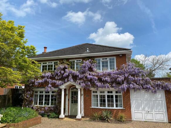 4 bed property, in Woodside Avenue, £1,595,000