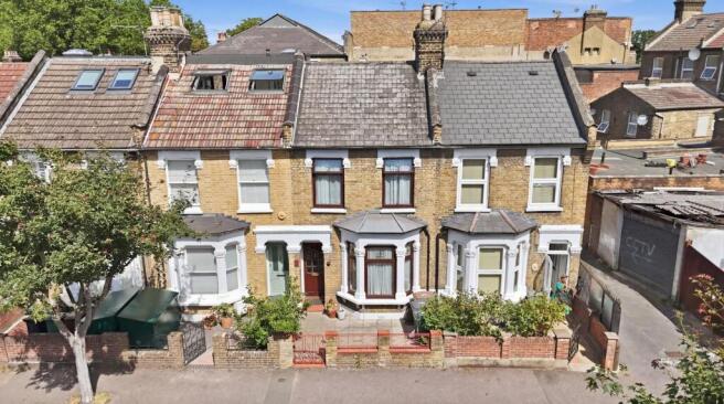 3 bed property, in Dunedin Road, £625,000