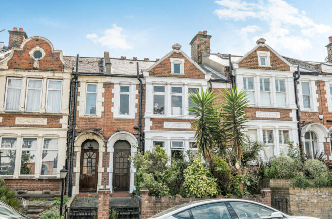 3 bed property, in Eastcombe Avenue, £675,000