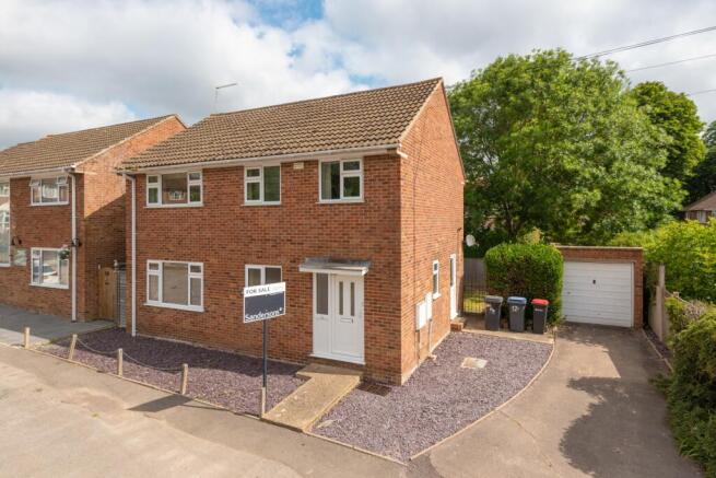 4 bed property, in Whitehall Road, £475,000