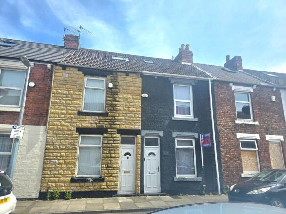 3 bed property, in Albany Street, £70,000