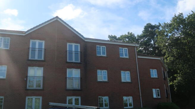 2 bed property, in Cwrt Llys Fynnon, £119,950