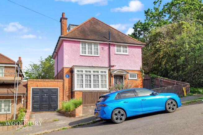 4 bed property, in The Uplands, £965,000