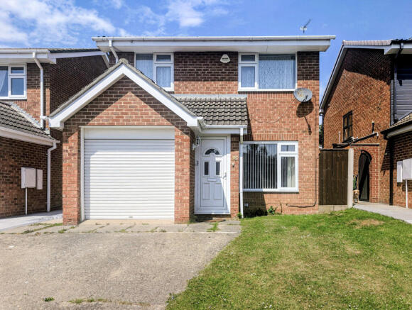 3 bed property, in Welland Crescent, £135,000