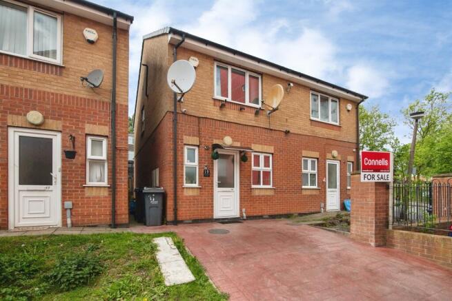 2 bed property, in Farm End Close, £190,000