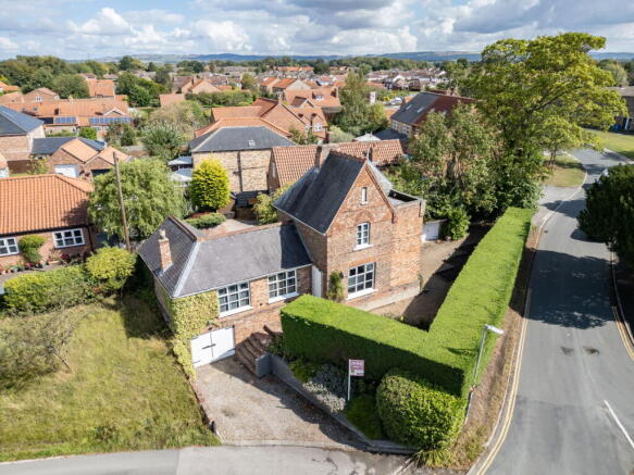 3 bed property, in Church Road, £550,000