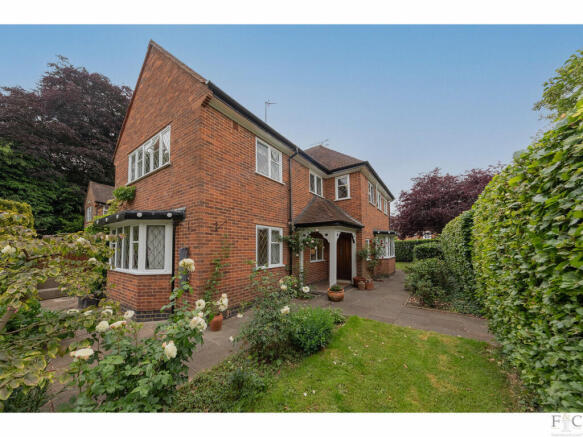 4 bed property, in Knighton Road, £750,000