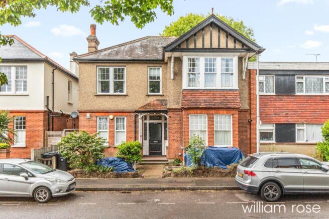 3 bed property, in Glengall Road, £425,000
