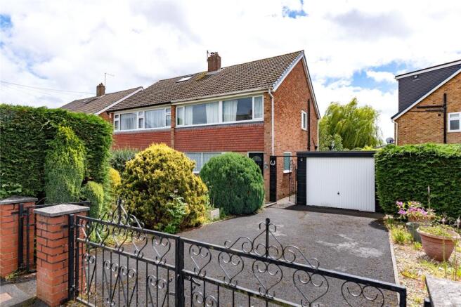 3 bed property, in Victoria Mount, £395,000