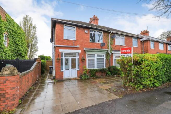 3 bed property, in Bushbury Road, £240,000