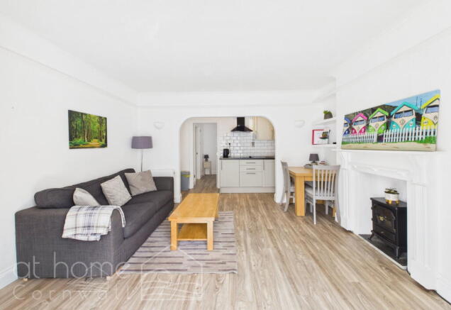 1 bed property, in Fernleigh Road, £160,000