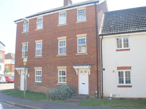 5 bed property, in Errington Close, £420,000