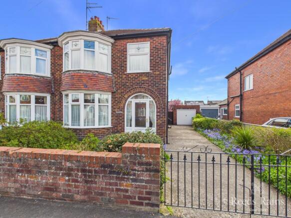 3 bed property, in Rosebery Avenue, £240,000