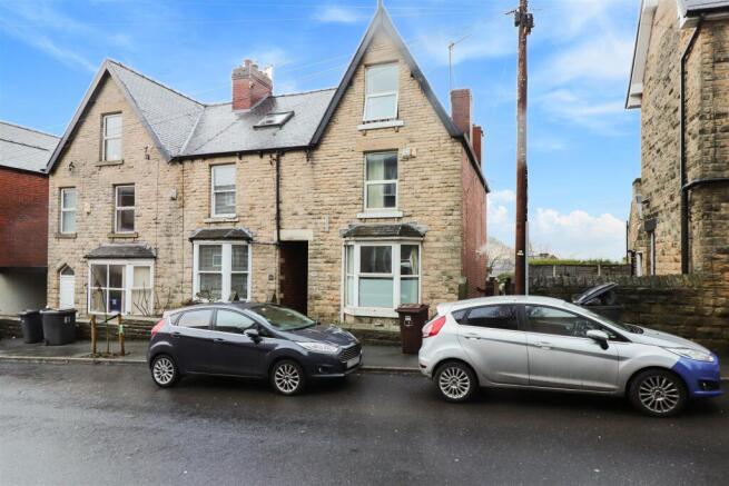 5 bed property, in Commonside, £290,000