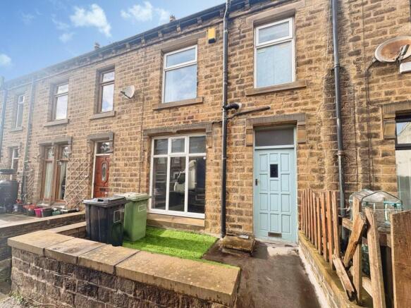 2 bed property, in Manchester Road, £95,000