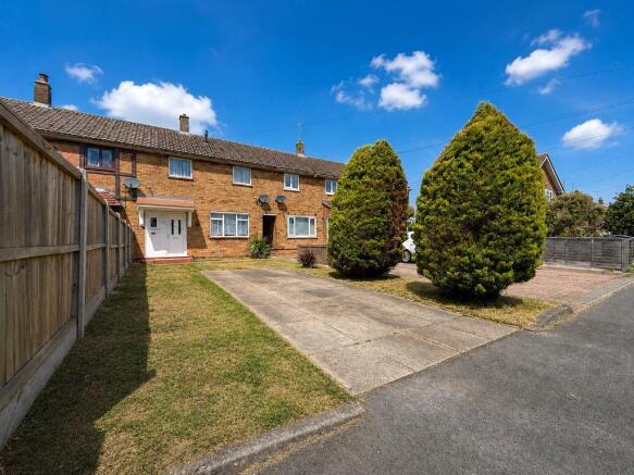 2 bed property, in Wodecroft Road, £270,000