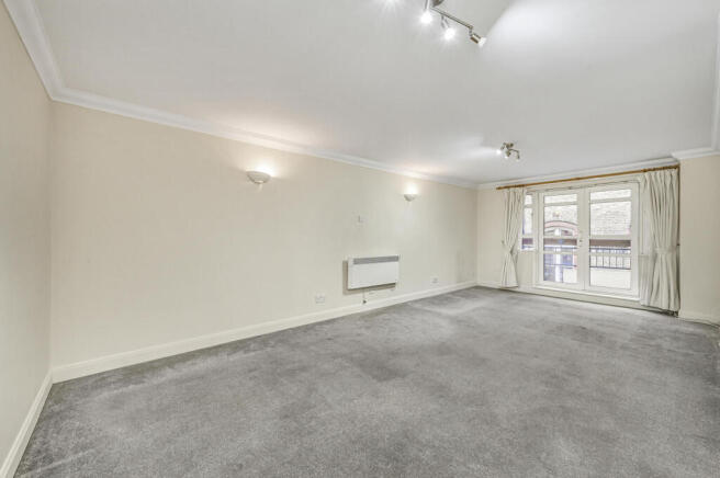 2 bed property, in Greycoat House, £780,000