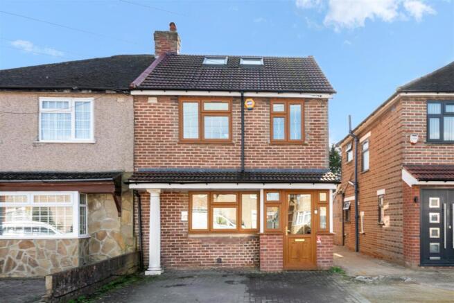 4 bed property, in Chaucer Avenue, £620,000
