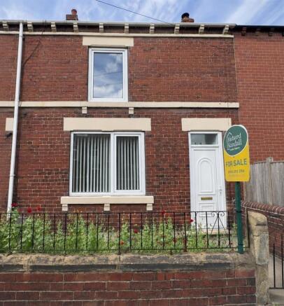 2 bed property, in Station Road, £140,000