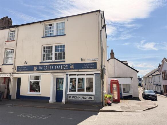 4 bed property, in CHULMLEIGH, £400,000