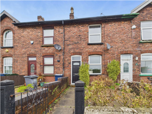 2 bed property, in Wigan Road, £180,000