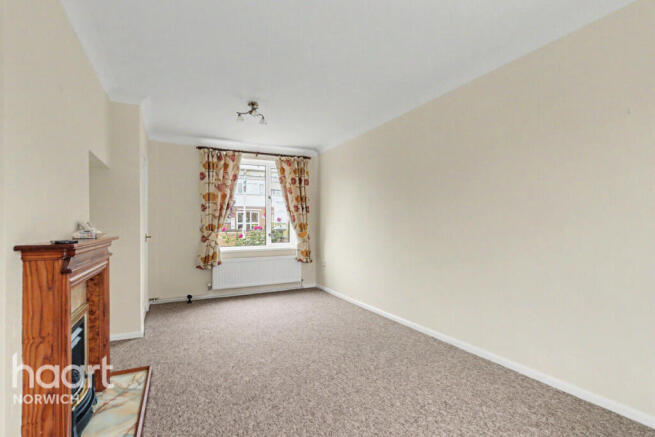 3 bed property, in Salhouse Road, £230,000