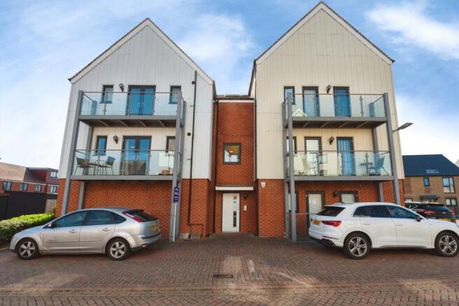 2 bed property, in Falcon Avenue, £210,000