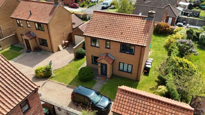 3 bed property, in Fosters Close, £300,000