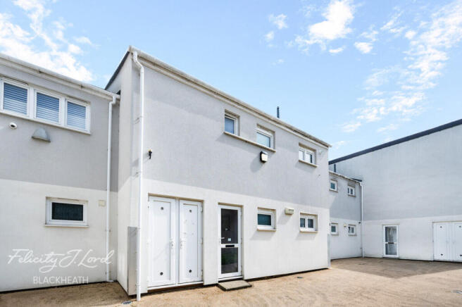 1 bed property, in The Heights, £170,000