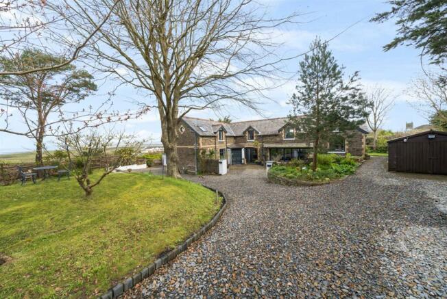 6 bed property, in Lundy View, £850,000