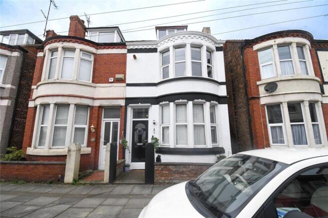 4 bed property, in Marshlands Road, £260,000