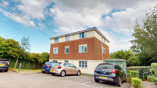 2 bed property, in Youghal Close, £165,000