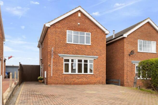 3 bed property, in Sanctuary Way, £195,000