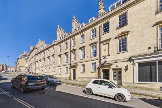 1 bed property, in Fountain Buildings, £110,000