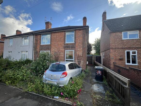 3 bed property, in 33 Peverel Road, £120,000