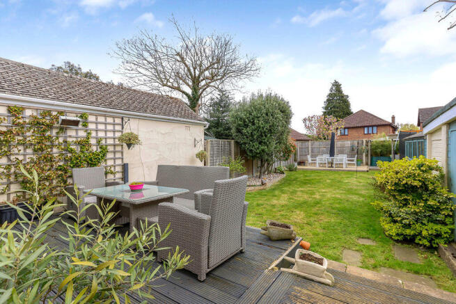 3 bed property, in Avebury Avenue, £450,000