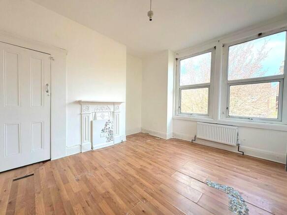 3 bed property, in Graham Road, £475,000
