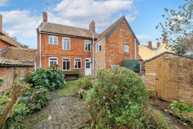 4 bed property, in The Street, £375,000