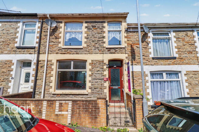 3 bed property, in Campbell Street, £140,000