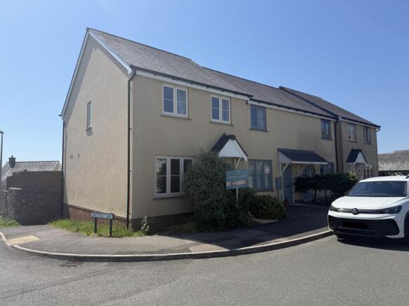 3 bed property, in Beechwood Park, £299,550