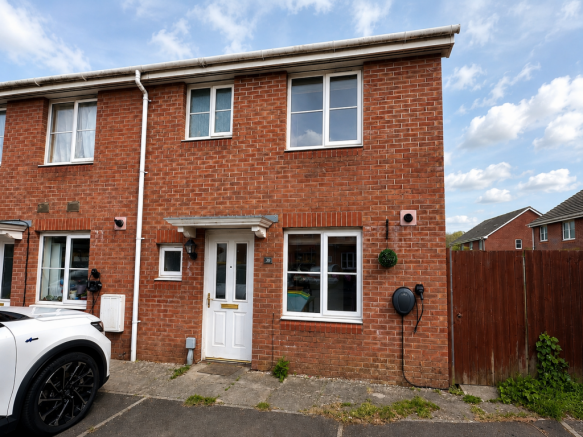 3 bed property, in Charlotte Court, £175,000