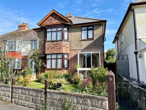 3 bed property, in Iona Avenue, £400,000