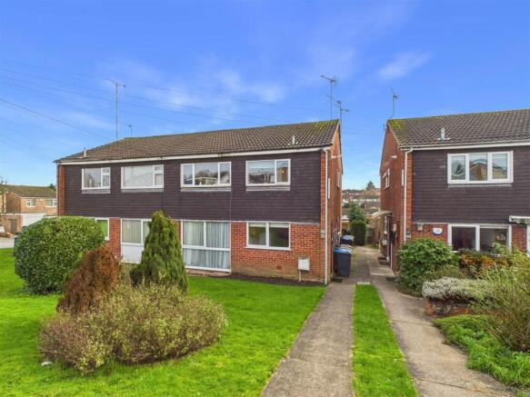 2 bed property, in Cornwallis Road, £85,000